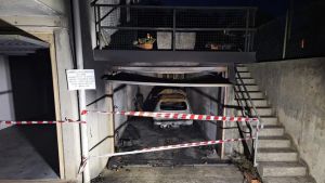 Incendio in un garage a Remanzacco: evacuate due persone, cinque in ospedale per inalazione da fumo
