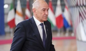 Slehernemu nasprotniku članstva Slovenije v Natu naj država vrne po 12.000 evrov!