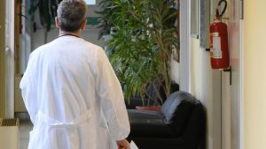 Violenza al Poliambulatorio. Pensionato di 71 anni insulta e poi aggredisce l’infermiera