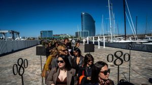La 080 Barcelona Fashion llevará por primera vez sus desfiles a las calles y barrios de la ciudad en su 38ª edición