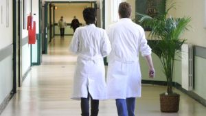 All’ospedale con un neonato morto, la mamma è indagata per infanticidio: “Ma io non sapevo di aspettare un bambino”