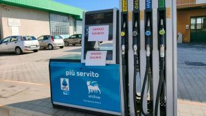 Diesel oltre 2,25 euro al litro: distributori Eni a secco in Veneto
