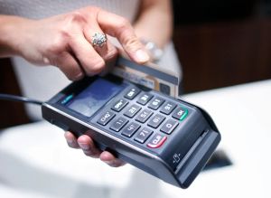 Le pouvoir d’achat corrigé de l’inflation réelle chute pour la première fois depuis 1993 (et ça n’a rien à voir avec les milliardaires)