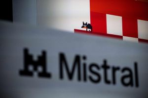 IA : pourquoi la chute de Mistral sur OpenRouter ne raconte qu’une partie de l’histoire