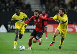 Foot – Ligue 2 : “On est tellement heureux”, le Pau FC victorieux à Guingamp savoure sa bonne dynamique