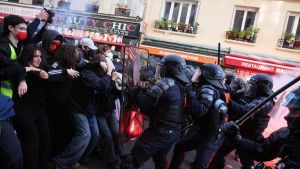 Cientos de detenidos y bloqueos en toda Francia en las primeras protestas del 'sábado negro'