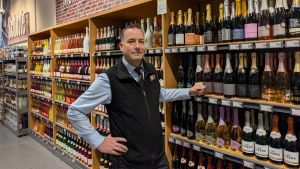 Eine Stunde vor Ladenöffnung: Was im Einkaufsmarkt hinter verschlossenen Türen passiert