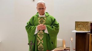 El Papa recibirá hoy el alta hospitalaria y continuará la recuperación en el Vaticano