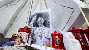 Il Papa dimesso oggi, domani terrà l’Angelus da Piazza San Pietro