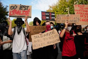 In France, a protest against the ‘Great Divide’