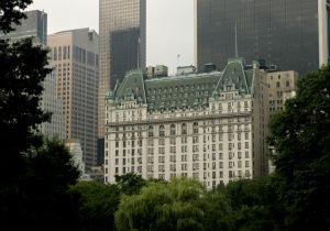 Il Plaza di New York e il Principe di Savoia di Milano chiudono. Ecco quando riapriranno