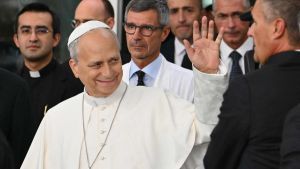 El Papa recibe el alta hospitalaria y continuará la recuperación en el Vaticano