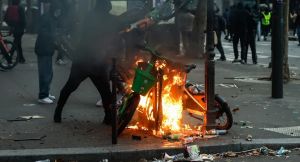 Detenidas 1.200 personas en las protestas en Francia, que dejan 150 policías heridos
