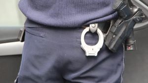 Gli tolsero le armi per i post anti lockdown: il Tar ridà pistola e fucile all’ex agente