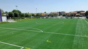 Scontro giocando a calcio, ragazzino perde un rene