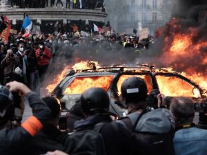 « L’État est apparu le genou à terre » : ce que révèle le chaos du 17 octobre