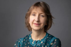 Dans sa chronique hebdomadaire, Emmanuelle Giuliani évoque les reproches amicaux de certains lecteurs de L’Hebdo sur les tentations parisianistes des critiques culturelles, y compris dans La Croix. Ces remarques rappellent combien reste fragile l’équilibre entre la capitale et la province.