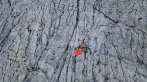 Precipita per 50 metri dalla parete e muore davanti al compagno: dramma sulle Alpi Giulie