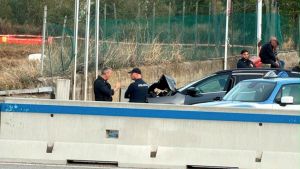 Travolto da un’auto sulla E45: muore ispettore della Digos. Aspettava i pullman dei tifosi dell’Avellino