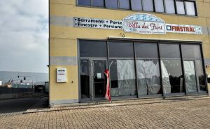 Ivrea, pagano acconti per migliaia di euro ma dei serramenti non c’è traccia