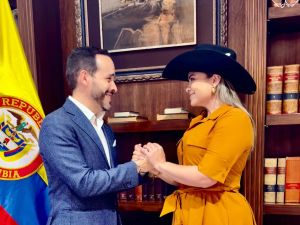 De la Espriella rompe récord y reduce 5 mil contratistas en dos meses