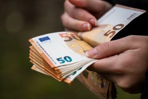 La factura a largo plazo de firmar una hipoteca con aval