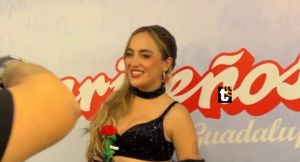 Mafer Portugal estuvo invitada en el aniversario de Los Caribeños de Guadalupe, agrupación donde no está su papá Tommy Portugal