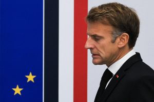 Macron déni au carré, Mélenchon déni à demi