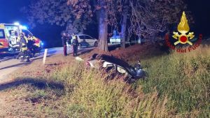 A Oderzo auto nel fosso dopo lo schianto, 38enne grave
