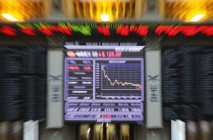 El IBEX 35 se juega los 19.000 puntos entre la crisis francesa y los resultados