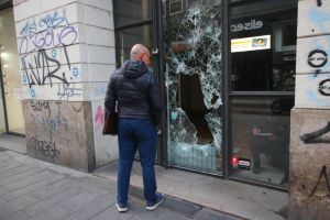 Disordini a Milano, il panico corre nelle chat universitarie per presunti attacchi: «Si tratta di fake news, evitate allarmismi»