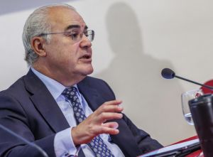 Llarena, dolgut i enrabiat, fa els deures