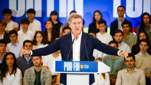 La fuerza del amor frente al contrato con España