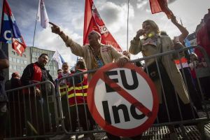 « 28e régime » : tout comprendre à ce projet de la Commission européenne qui prévoit d’abolir le droit du travail