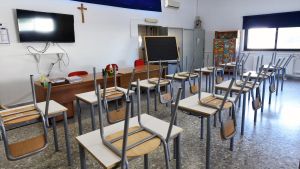 Tredici contratti in dieci anni, prof risarcita della vita da precaria: “Assunta dopo 114 mesi e 27 giorni di supplenze”