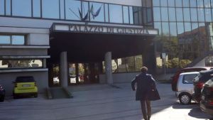 Ragazzino picchiato e preso a cinghiate: chiesti 6 anni per il papà