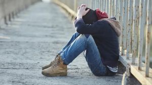Lettera di un padre dopo il Tso al figlio: «Siamo sfiniti e soli, dobbiamo aspettare una tragedia?»