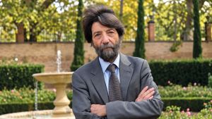 Massimo Cacciari: «L’Europa recita di fare ma poi non fa. L’Ucraina? Bisogna trattare o è guerra» – L’INTERVISTA