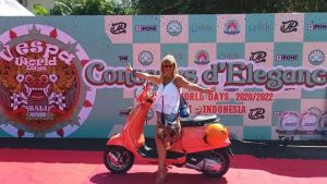 Trieste, muore a 63 anni durante il giro del mondo in Vespa: Sandra inseguiva il sogno condiviso con il marito