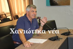 Ευτυχής παππούς ο Μανώλης...