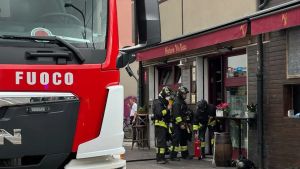 Incendio all’Hosteria Vite Rossa a Mestre: evacuati i clienti