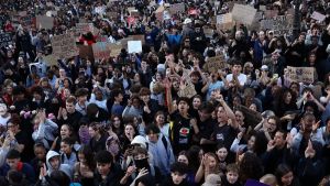 Οι καταστροφές από τις διαδηλώσεις στη Γαλλία