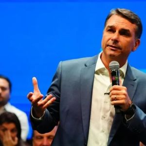 Ala bolsonarista se preocupa com clima de já ganhou de Flávio