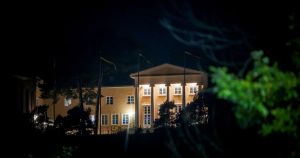 Anna Hedenmo: Hyckleri när journalisterna låtsas bry sig om internatskolans barn