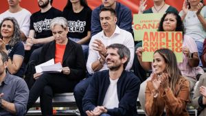 La extrema izquierda en su gallinero
