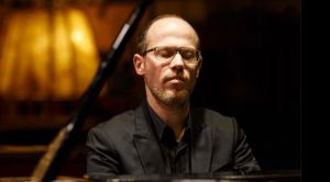 Ivrea, Discoteca Olivetti: concerto di Emanuele Torquati al Salone dei 2000