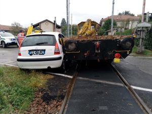 Treno contro auto, tragedia sfiorata a Valperga