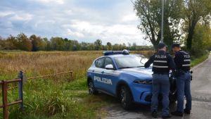 Operazione antidroga a Staranzano: due arresti e sequestro di cocaina nascosta tra la vegetazione