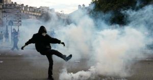 Buscan destruir el orden legal en Francia