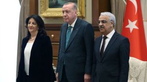 İktidar, devlet refleksinden vazgeçmeli ve siyasete dönmelidir